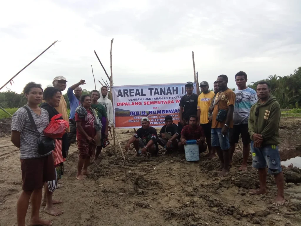 Keluarga Henderina Rumbewas Palang Aktivitas PT Pertamina di Sungai Maralol, Tuntut Pembayaran Lahan
