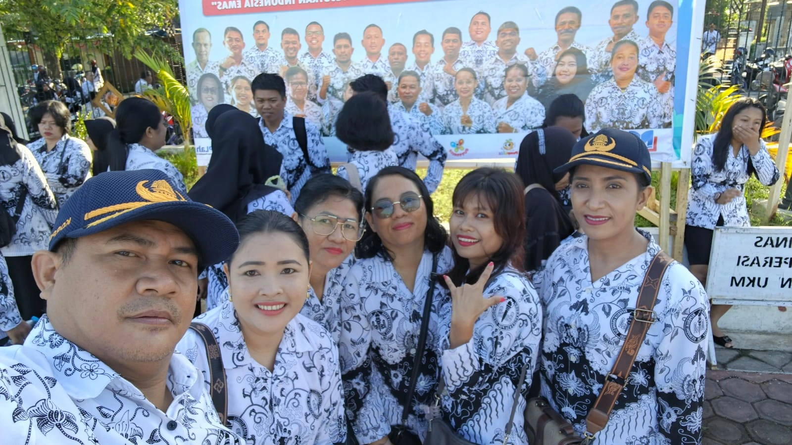 Peringati HUT PGRI ke-80, Wali Kota Sorong Dorong Guru Siap Hadapi Tantangan Zaman