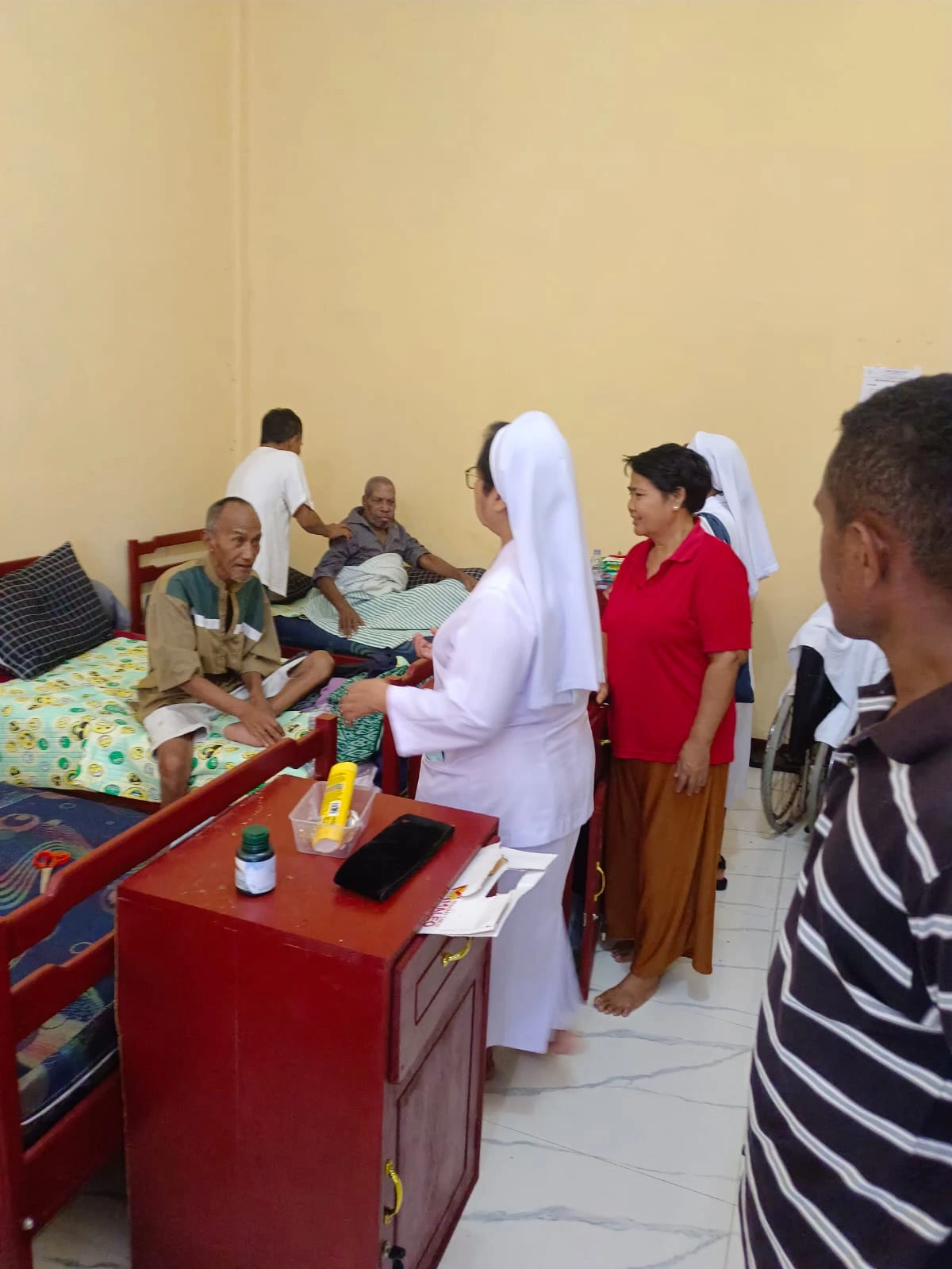 Bantuan Lansia Lingkungan St. Petrus Remu, dan Griya Lansia At Taubah Sorong