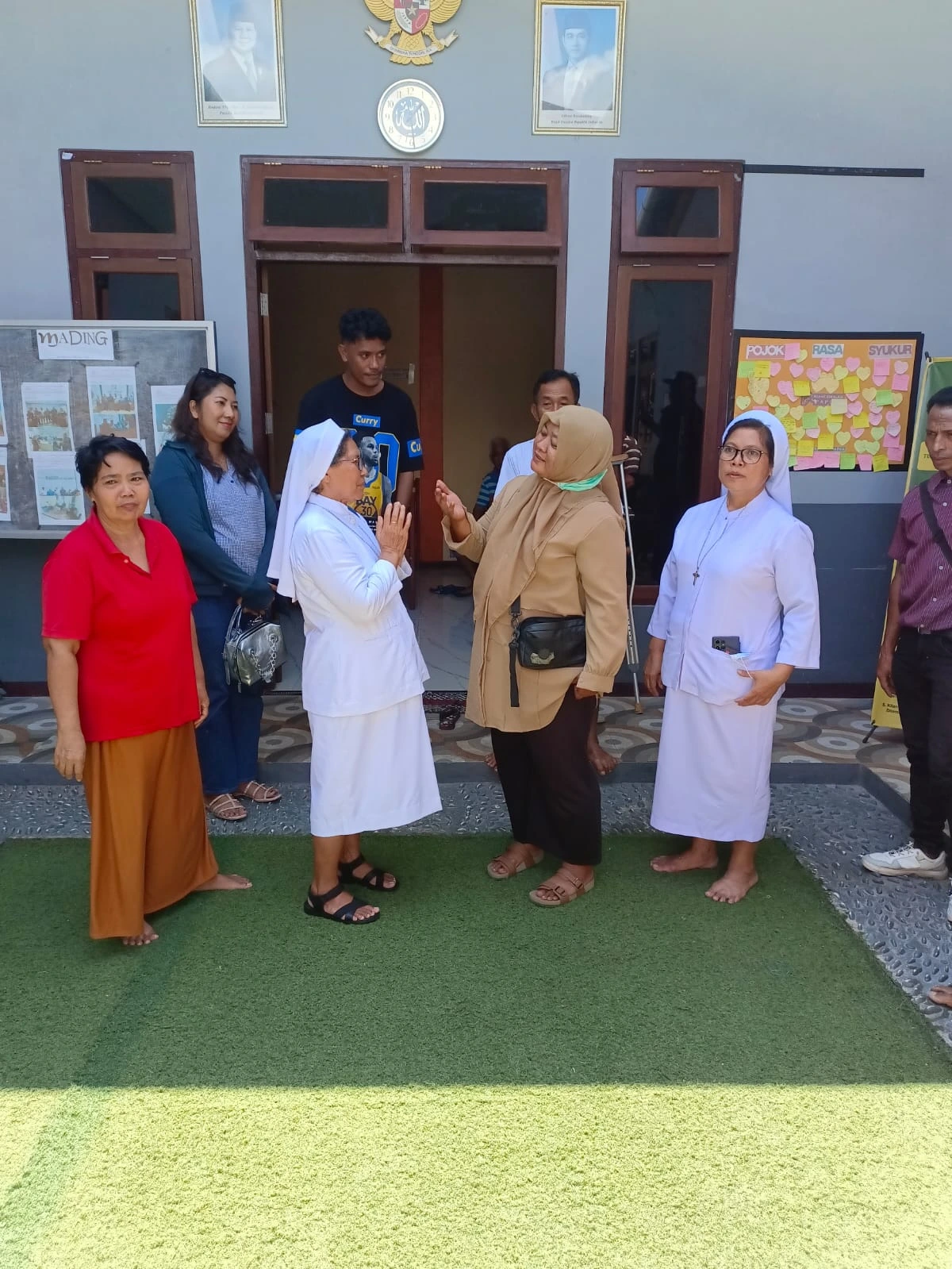 Bantuan Lansia Lingkungan St. Petrus Remu, dan Griya Lansia At Taubah Sorong