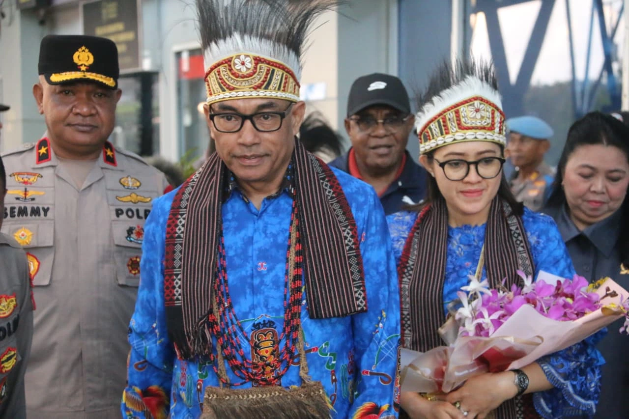 Disambut Tarian Adat Moi, Kapolda Papua Barat Daya Resmi Tiba di Bumi Kasuari