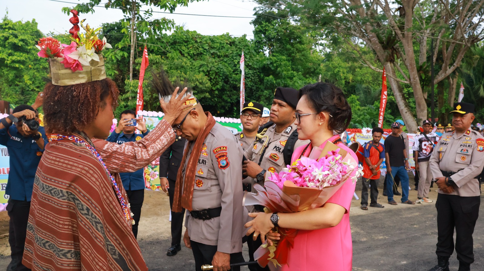 Prosesi Adat Moi Warnai Penyambutan Kapolda Papua Barat Daya Baru