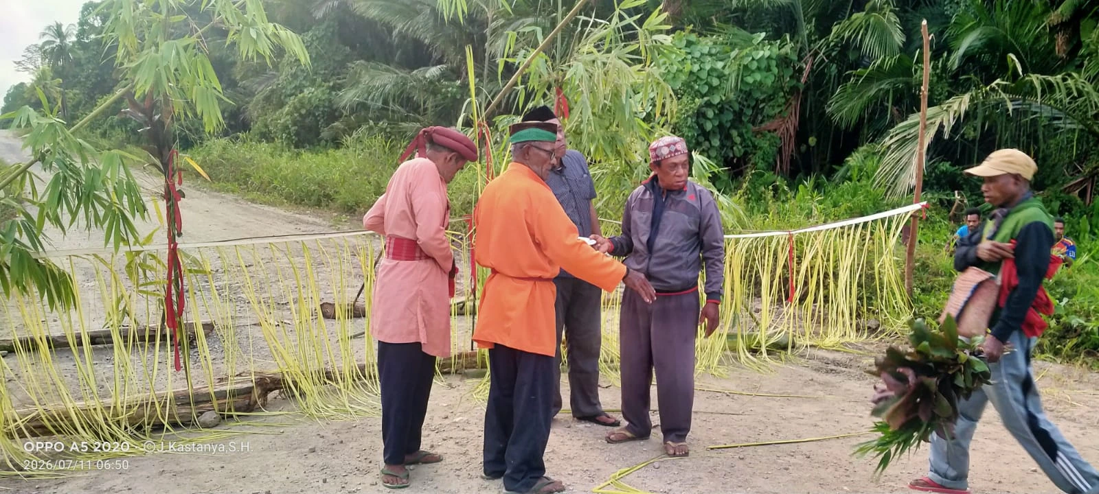 Warga Adat Batbiro Palang Akses Operasional Petrogas, Nilai Jawaban Somasi Belum Menyentuh Pokok Tuntutan