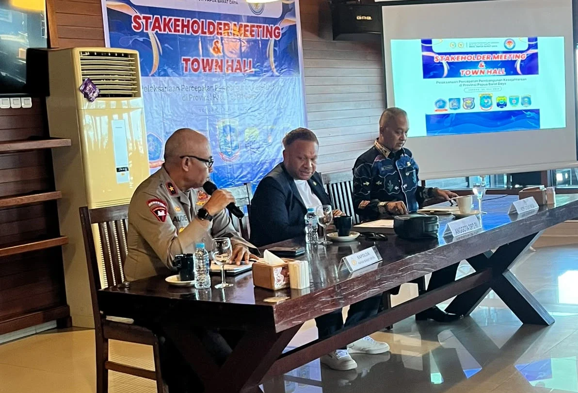 Kapolda PBD Hadiri Stakeholder Meeting Percepatan Pembangunan Kesejahteraan di Sorong