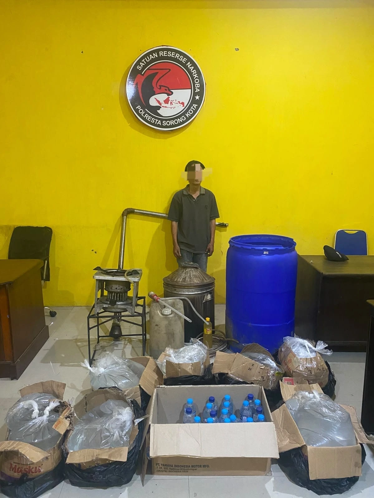 Satresnarkoba Polresta Sorong Kota Bongkar Tempat Produksi Cap Tikus di Kabupaten Sorong