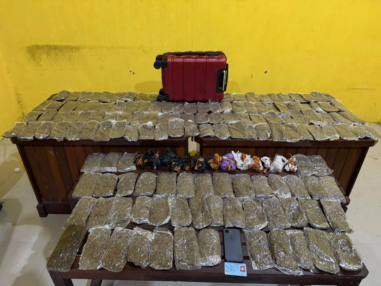 Polresta Sorong Kota Gagalkan Peredaran 5,4 Kilogram Ganja di Pelabuhan Sorong