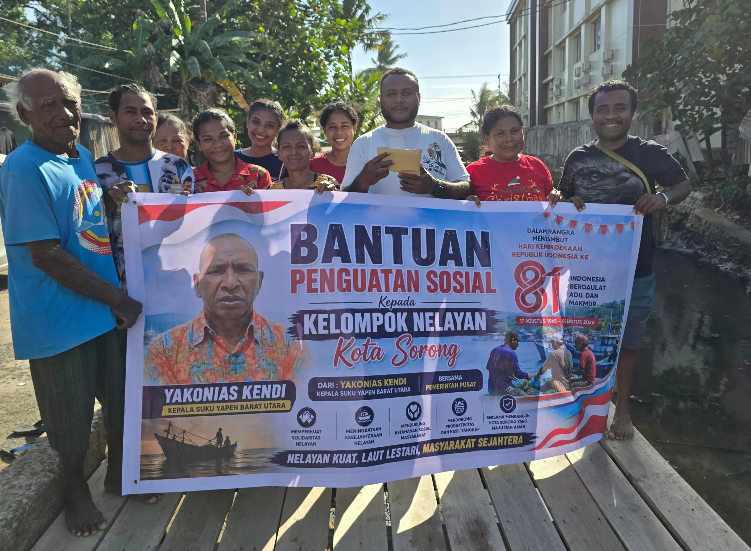 Pemerintah Pusat Salurkan Bantuan kepada Kelompok Nelayan Asal Yapen Barat di Kota Sorong