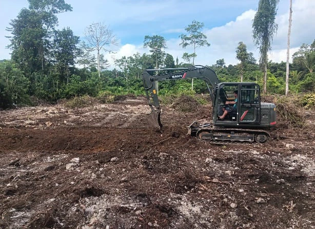 Gotong Royong TNI dan Warga, Lahan 1 Hektar di Kampung Sesor Siap Ditanami