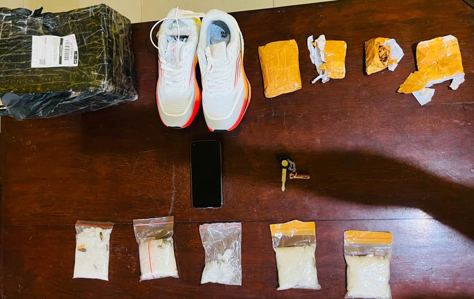Modus Sembunyikan Sabu di Dalam Sepatu, Pemuda di Sorong Diciduk Tim BRASKO Bersama 435 Gram Sabu