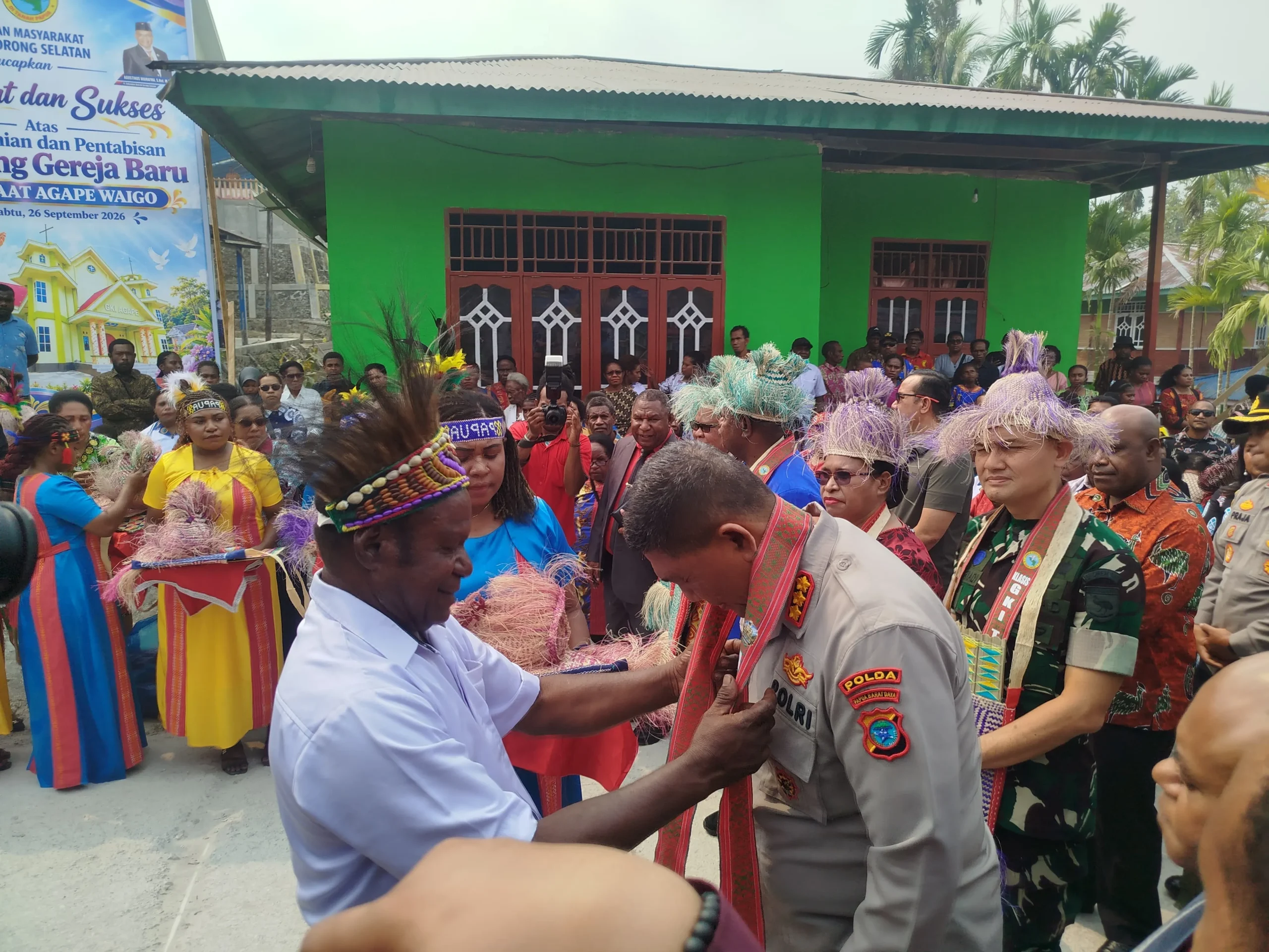 Wakapolda Papua Barat Daya Hadiri Pentabisan GKI Agape Waigo di Sorong Selatan