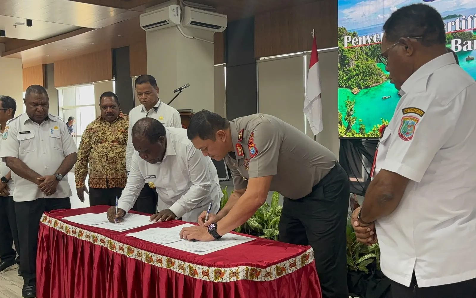 Pemkab Sorong Hibahkan 10 Hektare Tanah untuk Pembangunan Mako Polda Papua Barat Daya